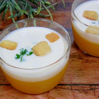 冷製　濃厚かぼちゃスープとミルクの2層スープ